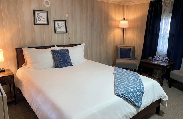 Starry Nights Awaits: Cozy Cabin Near Cherry Spring l Sleep 3
