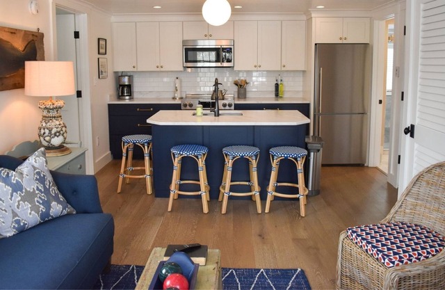 "Stars & Stripes", Luxurious 2-Bedroom Apartment in Historic Cape Porpoise