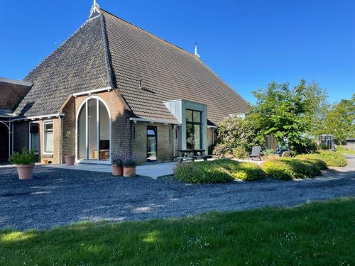 Statelan Logies, sfeervol en luxe ingericht vakantiehuis met 2 slaapkamers in het hart van friesland