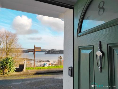 Station Cottage - Gorgeous property with breathtaking views of Neyland Waterway