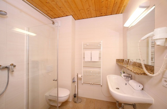 Staudi's ski hut vacation apartment Top1 in hut style directly on the slopes Stove
