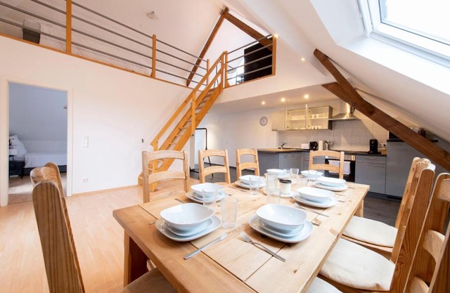 Stay and Work Apartment - 8 single beds - Garage