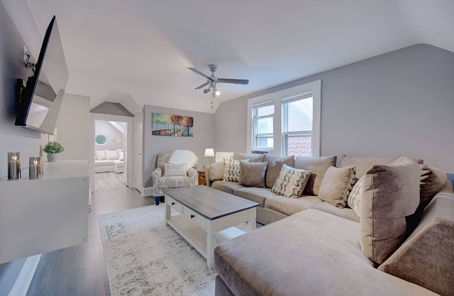 Stay Central in Bayview: 5 Min to Downtown