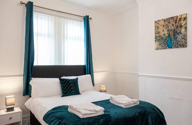 Stay Comfortable-City Centre-Spacious 4 Bed House!