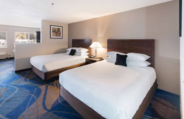 Stay in Comfort in Kennewick, WA! 2 Family-friendly Units w/Complimentary BFast