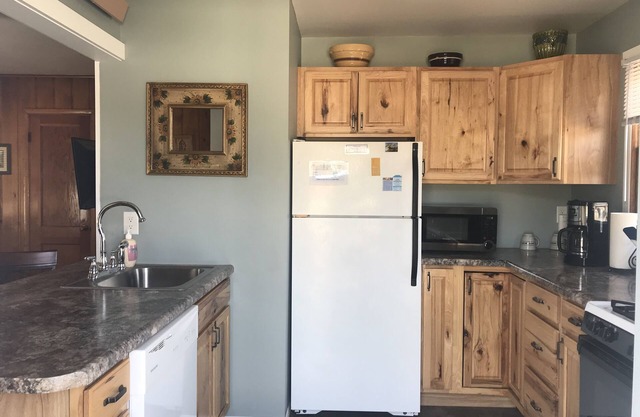 Stay in Hill City. Perfect for your Black Hills vacation! Garage stall included