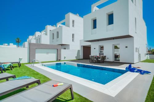 Villa Nissi Beach 