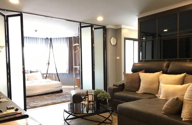 Stay in Style The Heart of Nimman R306AB