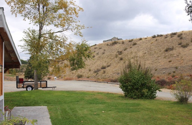 Stay in the Middle of the Tadasana Vineyard Estate in Manson, WA.