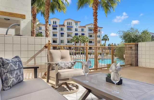 Stay longer, Spend Less, 2 Master Suites! The Cays
