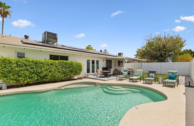 Stay on Sesame- Heated Pool & Spa 3BR Fall Ready