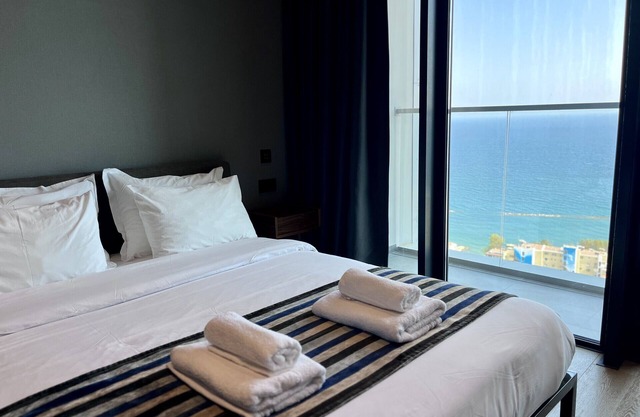 STAY ONLY Tower Suite 2005