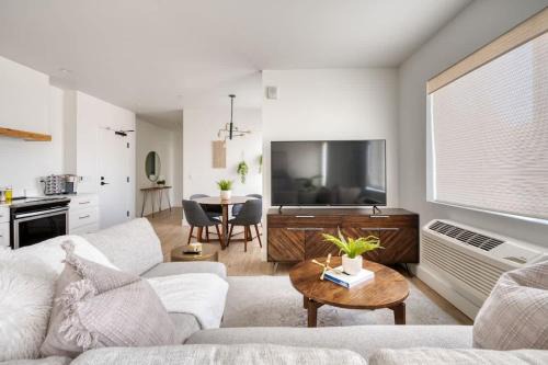Stay Portland - City Serenity- Stylish 2-Bed Alberta Haven
