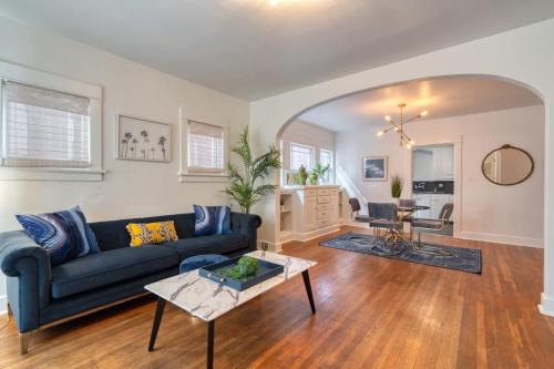 Stay Portland Collection - Glamourous Old Hollywood Apartment - 92 WalkScore