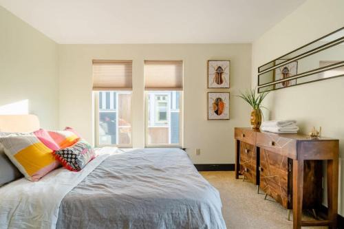 Stay Portland - Color Splash Apartment in the Heart of Portland