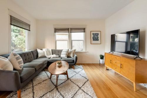 Stay Portland - HeartofBuckman MidCentury Dream 86 WalkScore 3BR
