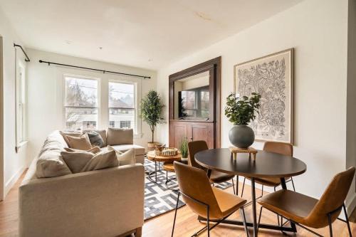 Stay Portland - Historically Renovated 3BR steps from NW 23rd