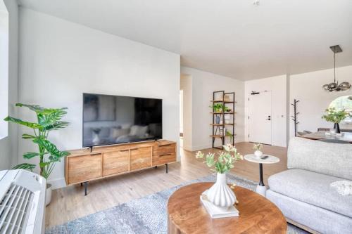 Stay Portland - Private Floor in Magazine Worthy Humboldt Apt Bldg