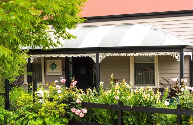 Stay Social Bendigo - 7 Bedroom Award Winning Guesthouse - Be Amazed!