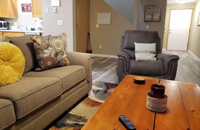 ~Stay Vancouver! Short or Extended. Pet Friendly.
