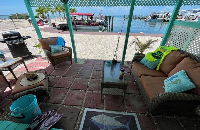 Stay where you play, On the water w/Boat dock & Trailer parking. Pet friendly!