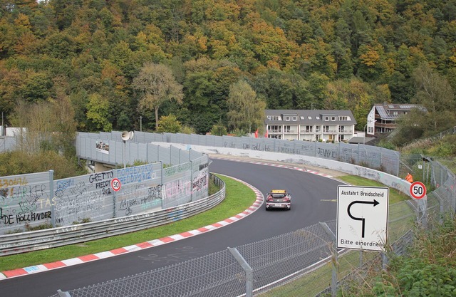Stay with excellent view on the Track