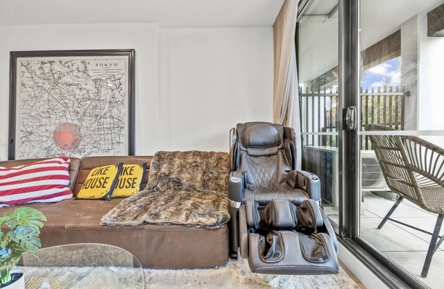 StayAU Modern 2BR Townhouse with pool in Oakleigh