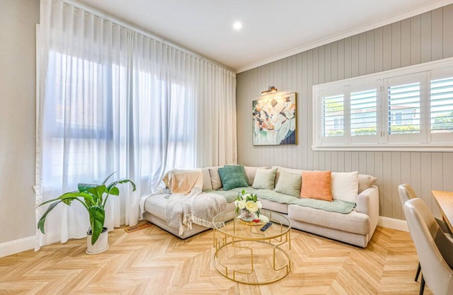 StayAU Spacious 4BR Family Home in Surrey Hills