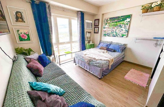 Staycation @ UpperEast w/Pool, Gym, Daycare etc.!