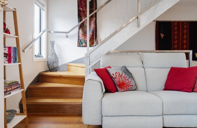 StayCentral - Thornbury Entertainer Townhouse - Clarendon St, Thornbury - 2 Bedrooms, 2 Beds, 2 Bathrooms, 1 secure undercover parking spot (extra parking on street & carpark next door with limited parking).