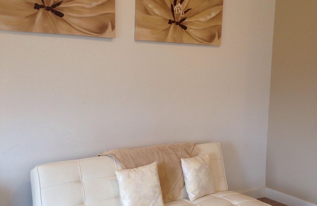 Staying longer? Ask for a better deal! *WALK-OUT SUITE 2BDRM* FOOTHILLS-VIEWS!
