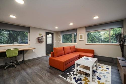 #StayInMyDistrict Multnomah Village Modern Retreat