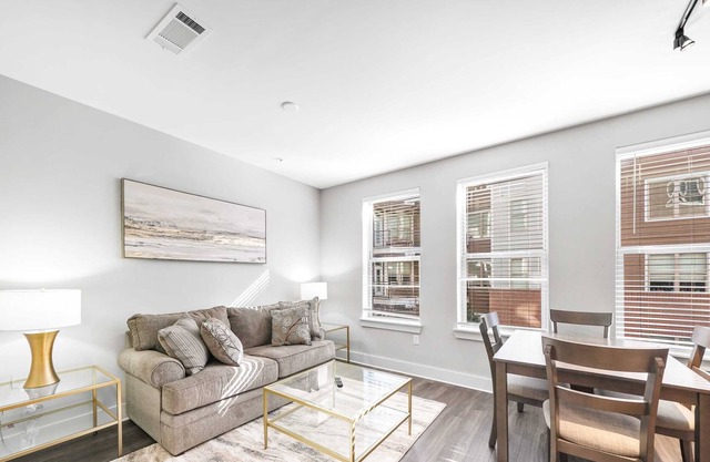 StaysByWalker 1BR - 2 Miles To Uptown! Gym/Parking