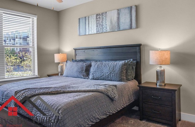 StaysByWalker 2BR - 2 Miles To Uptown! Gym/Parking