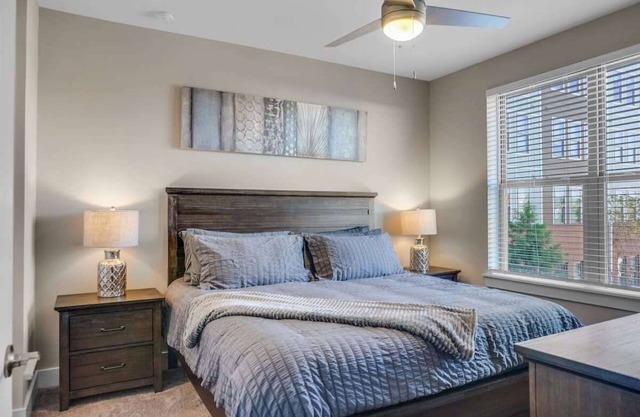 StaysByWalker 2BR - 2 Miles To Uptown! Gym/Parking