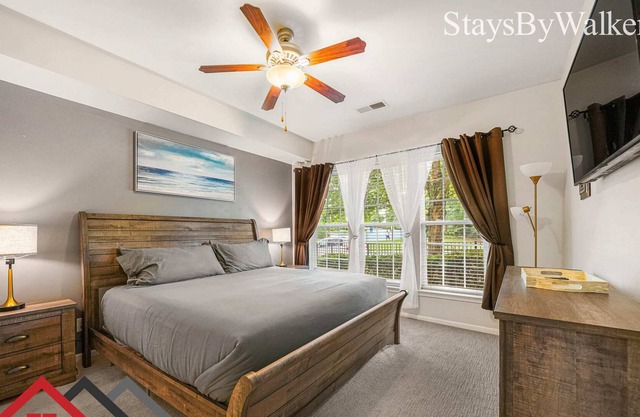 StaysByWalker 3BR in Ballantyne! King Bed + Patio