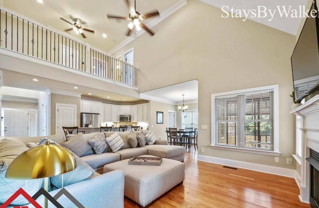 StaysByWalker 4BR Lux Home! Deck + Fenced Backyard