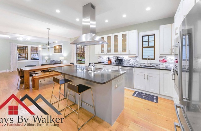StaysByWalker 5BR Dilworth Home! Backyard!