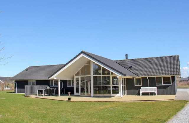 "Steen" - 800m from the sea by Interhome