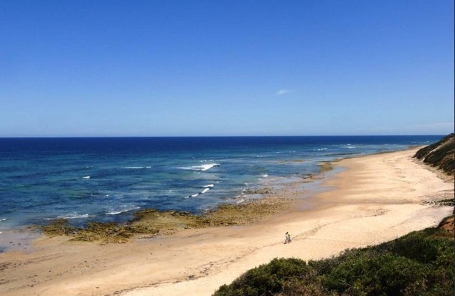 Step Onto the Sand: Absolute Beachfront Bliss! Seaford Shopping, McLaren Vale Wines, Perfect Location.