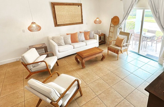Steps from Beach Posh Villa Optional Golf Cart