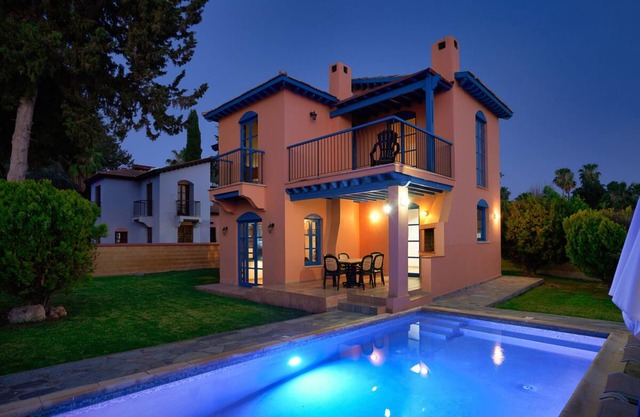 Steps from the Beach – Stunning 3-Bedroom Villa with Private Poolnn