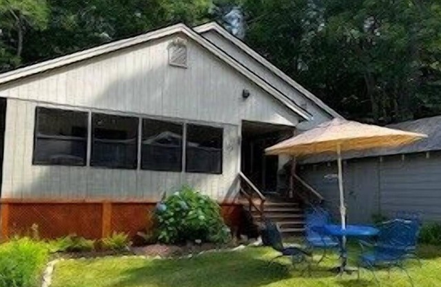 Steps from the sand on Lake Kanasatka with room for 10