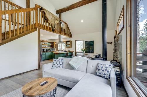 Steps to Crystal River Hideaway with Mountain Views