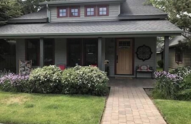Steps to Downtown & Amazing Views-Hot Tub/Pool/AC