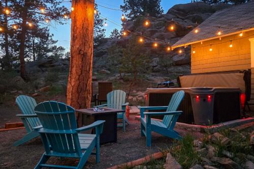 Steps to Estes Lake Mtn-View Hideaway with Hot Tub!