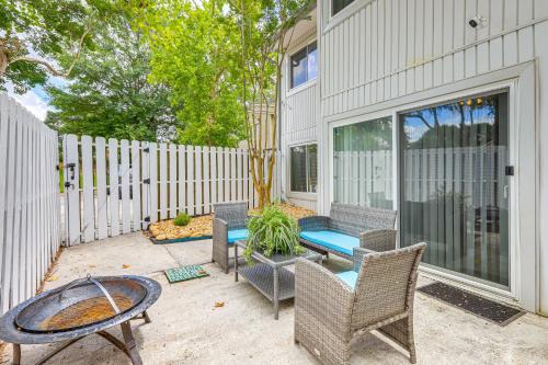 Steps to Park Dog-Friendly Condo in Conyers!