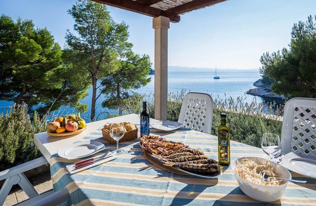 Steps to the Sea and Beach | Pool | Sea-view Balcony | Peaceful Bay
