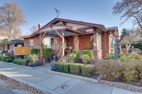 Steps to Truckee River Walk Rose Cottage