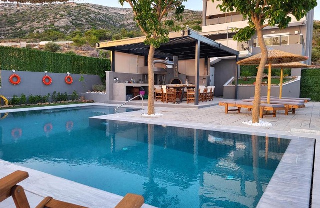 'Stergiou Luxury Apartments' με κοινη πισινα